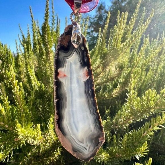 Vintage Geode Slice Pendant Necklace Black & Burgundy - Picture 1 of 10